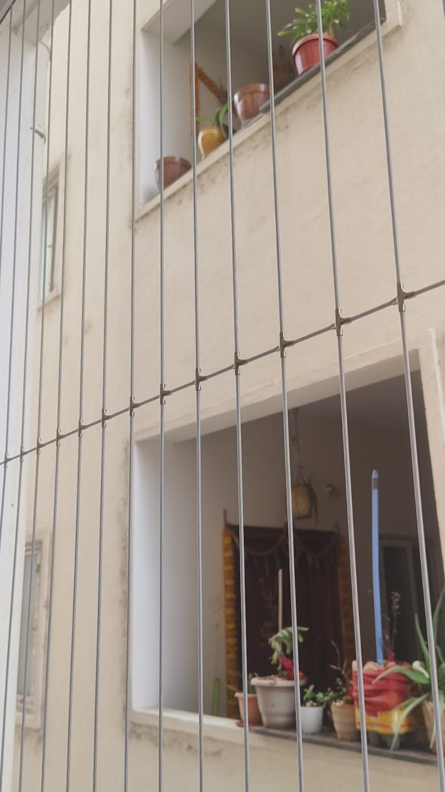 Vertical Invisible Grill with Spacer Clips